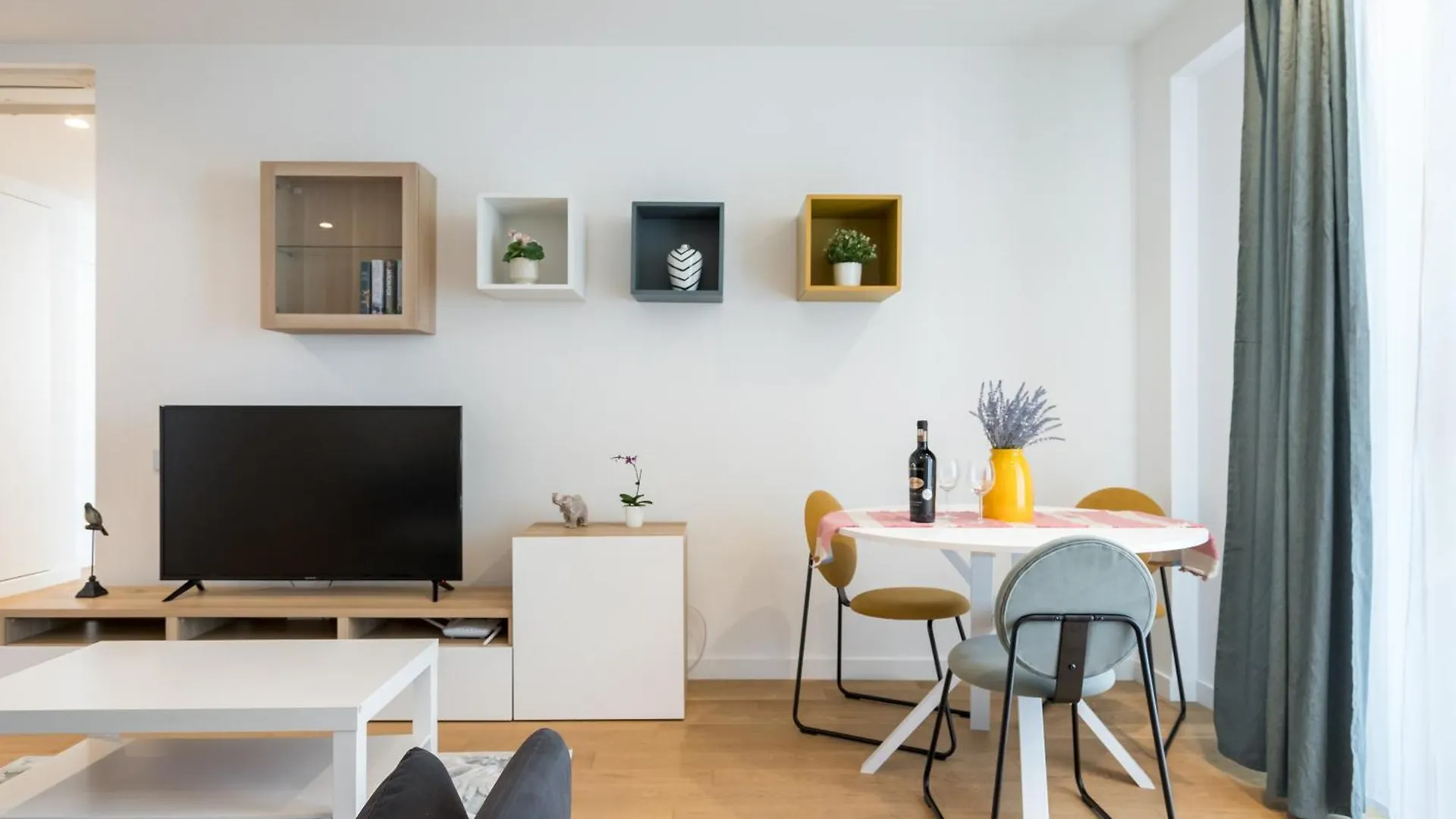 Luxury Apartment Near Promenada, 1Br Bucharest